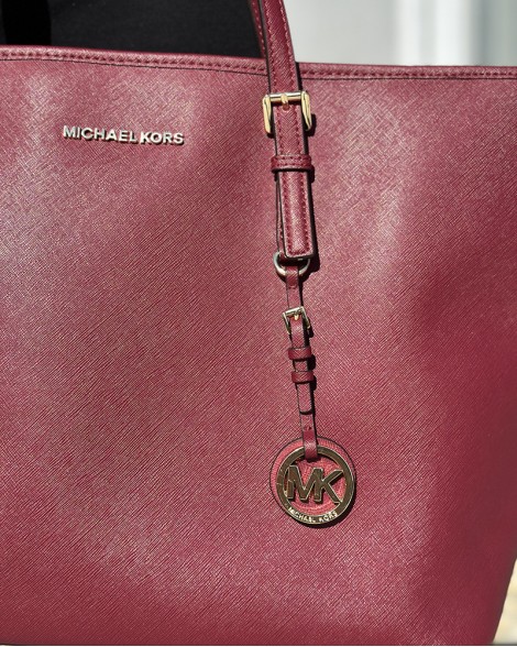 Kabelka dámská Michael Kors JET SET TRAVEL vínová